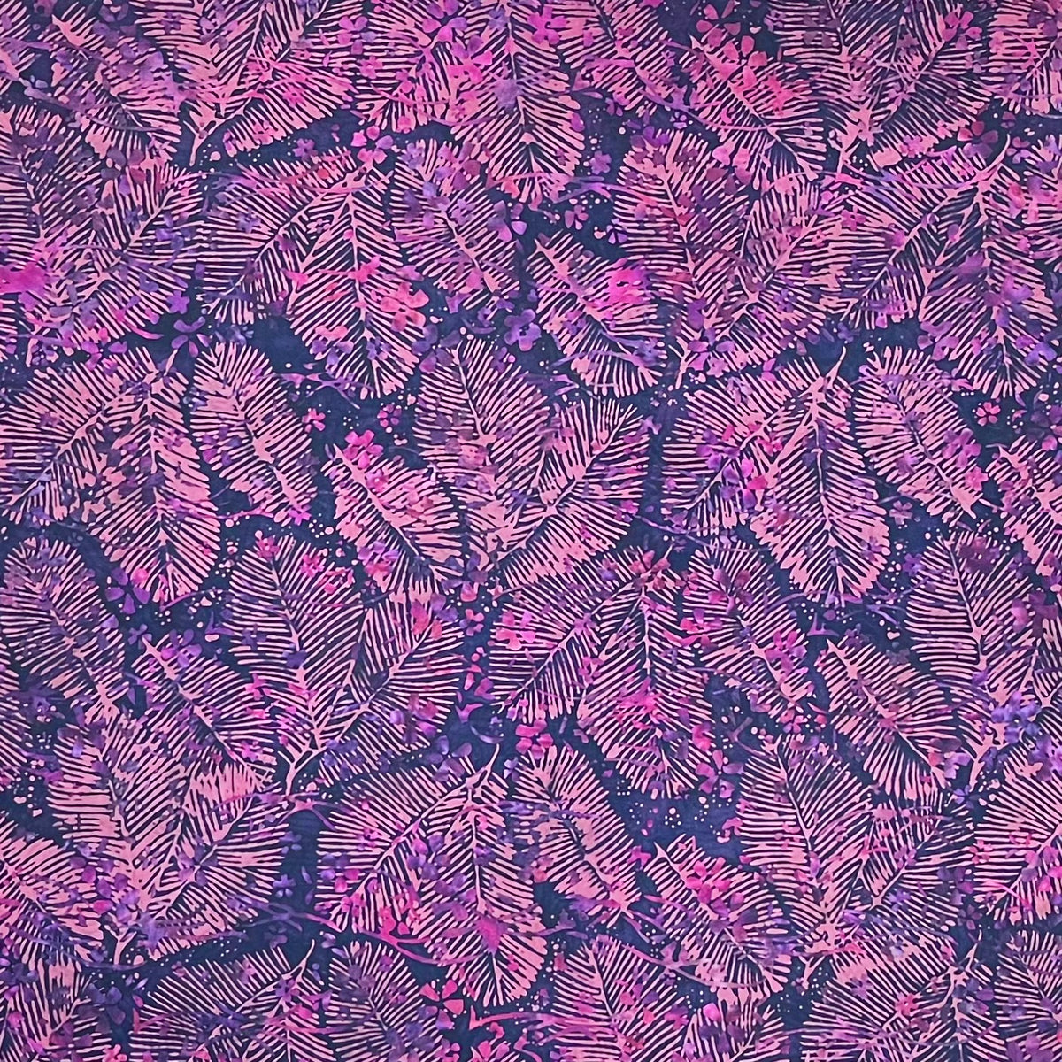 91-L3 BLACK & PLUM LEAVES BATIK