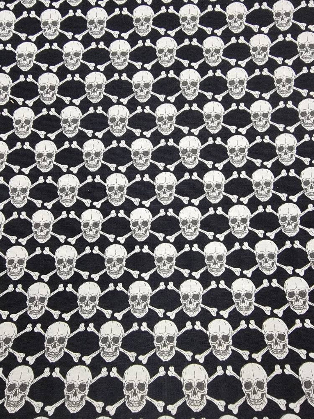 GLOW IN THE DARK CROSSBONE SKULLS 12546G