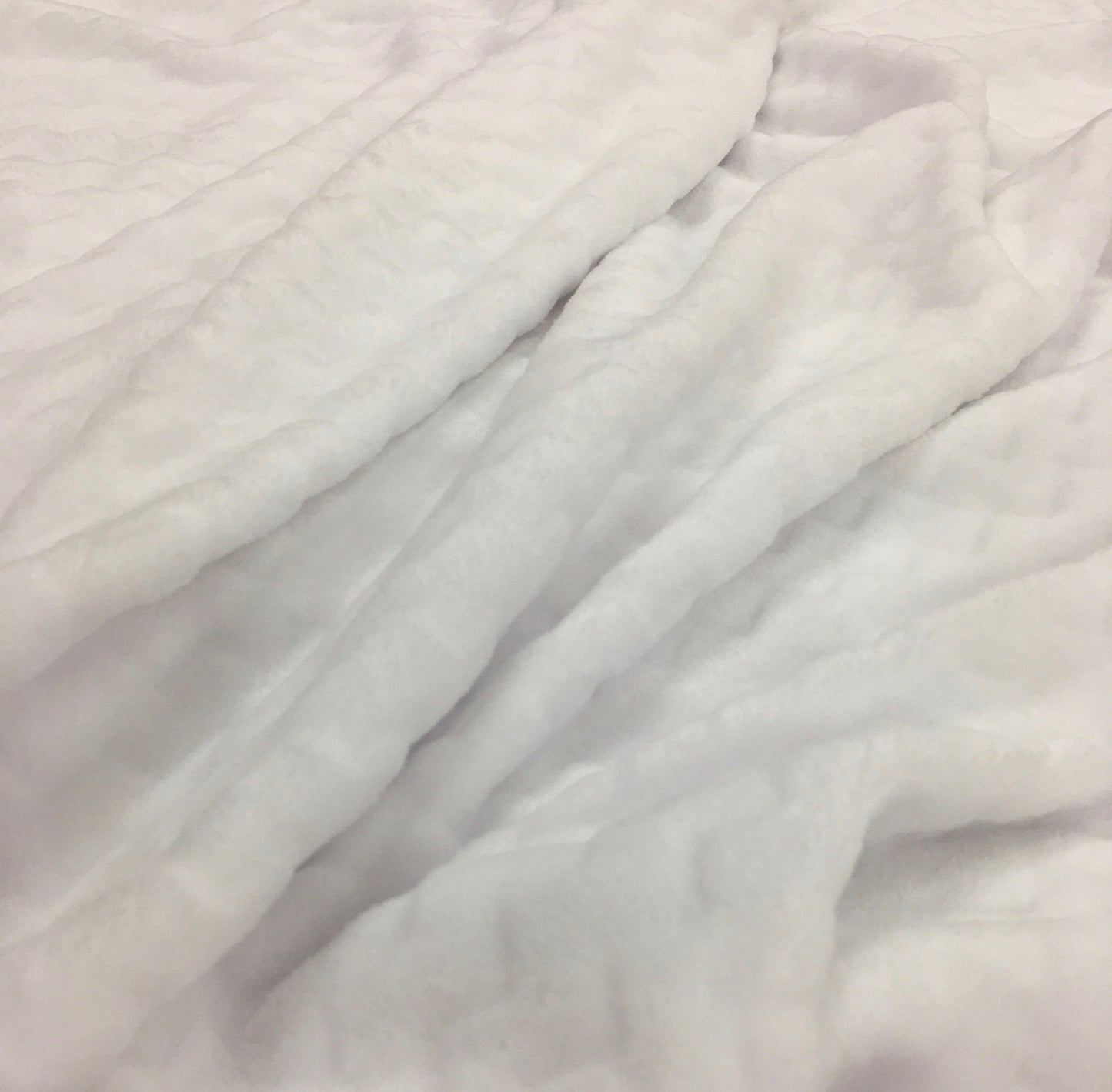 EMBOSSED CHEVIE SPA CUDDLE SNOW